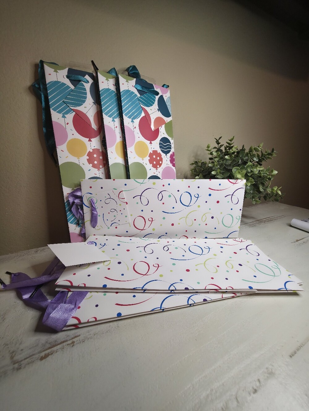 6 Wine Bag Party Confetti Gift Bags with Streamer Design - White and Multicolor